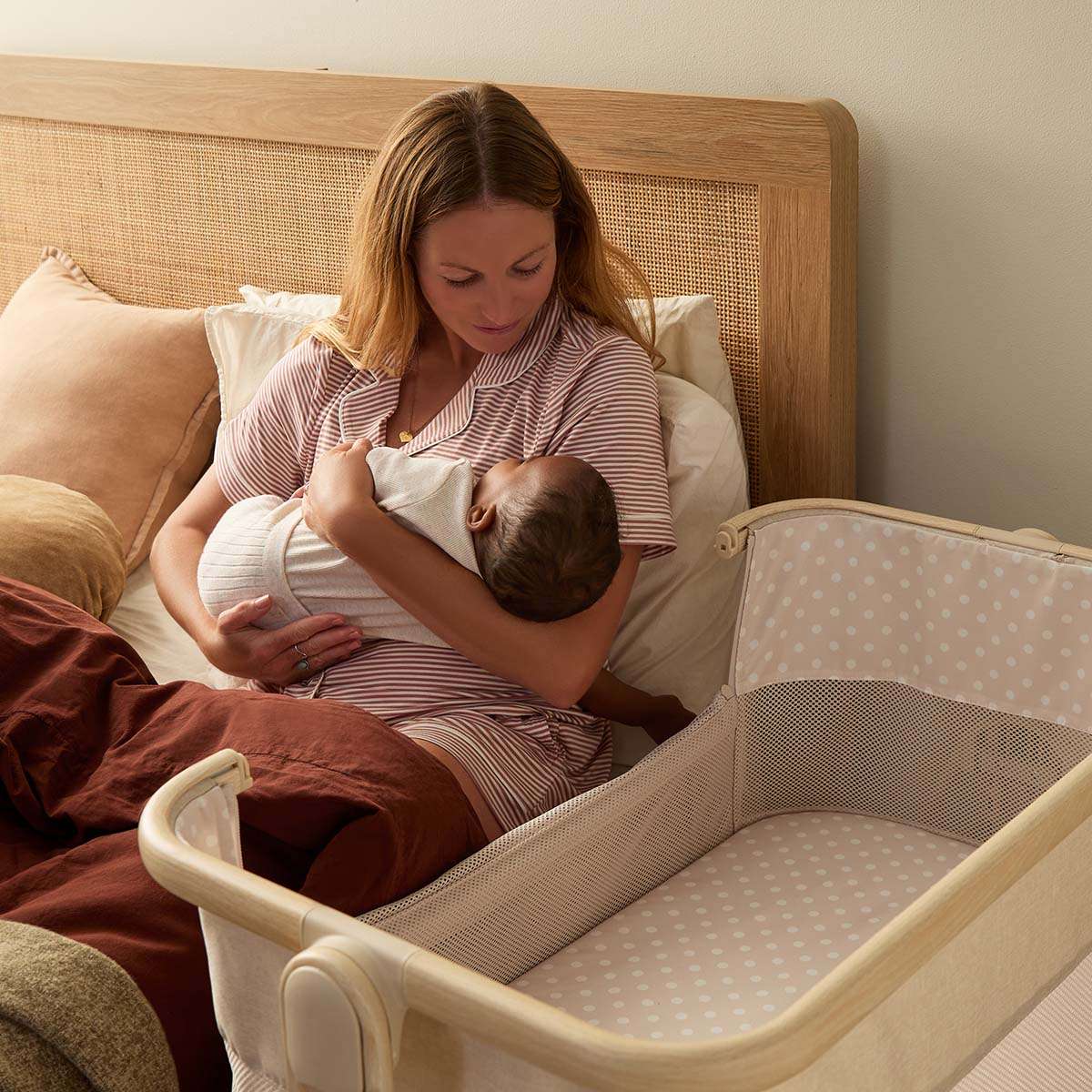 Mocka Dream Swing Co Sleep Bassinet - Image 5